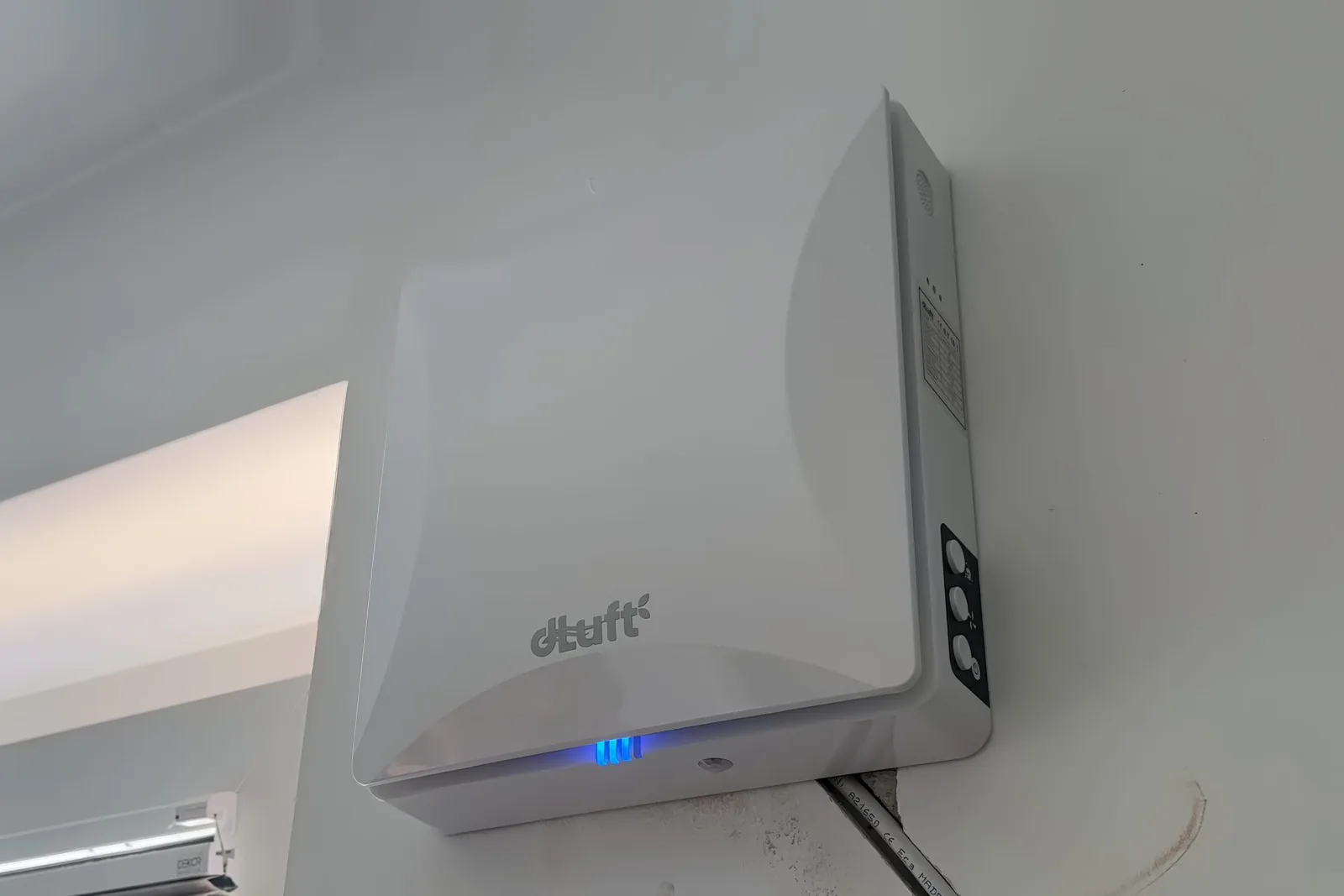 Rekuperator dLuft na steni